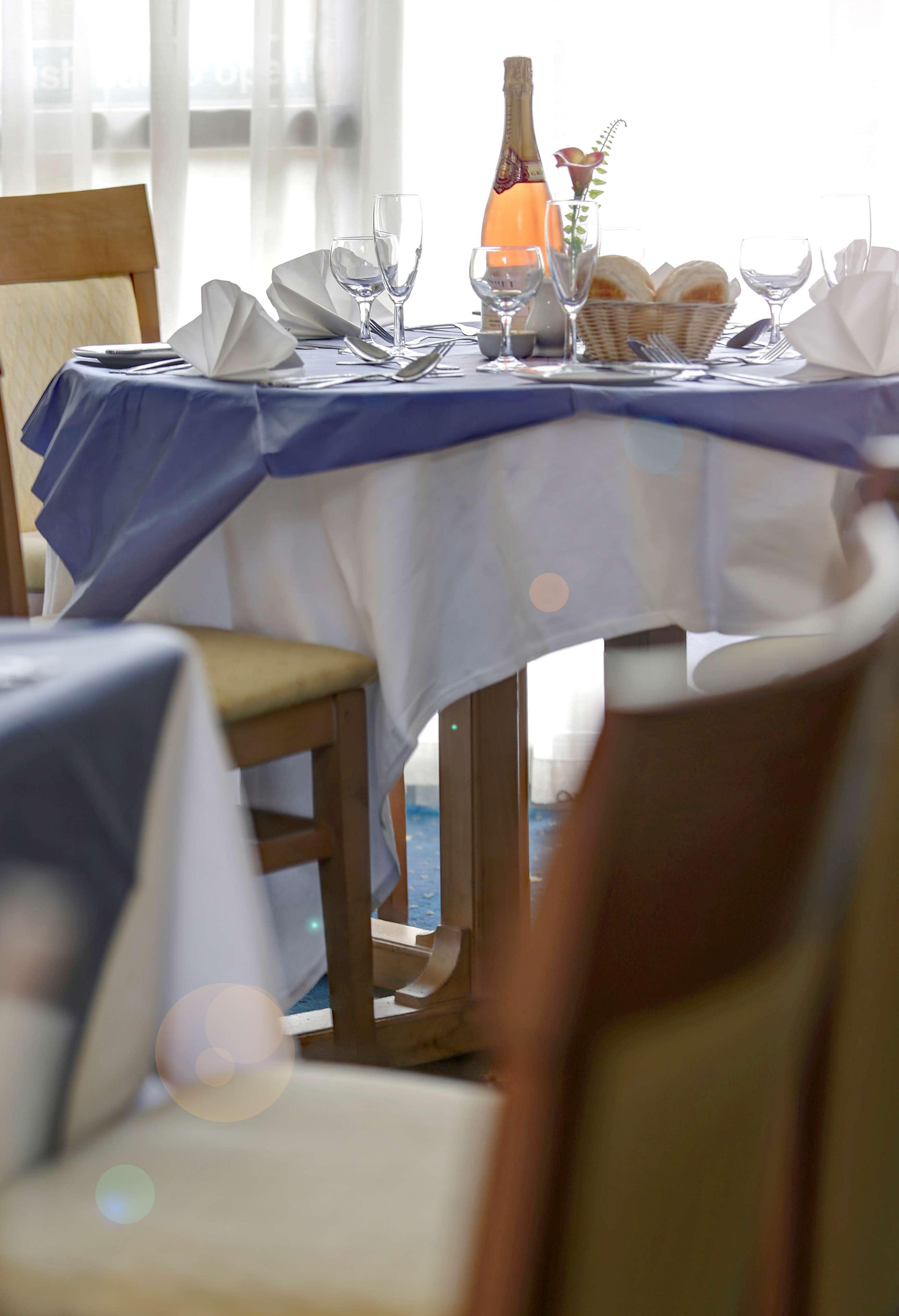 Lounge & Venue Отель Тивертон