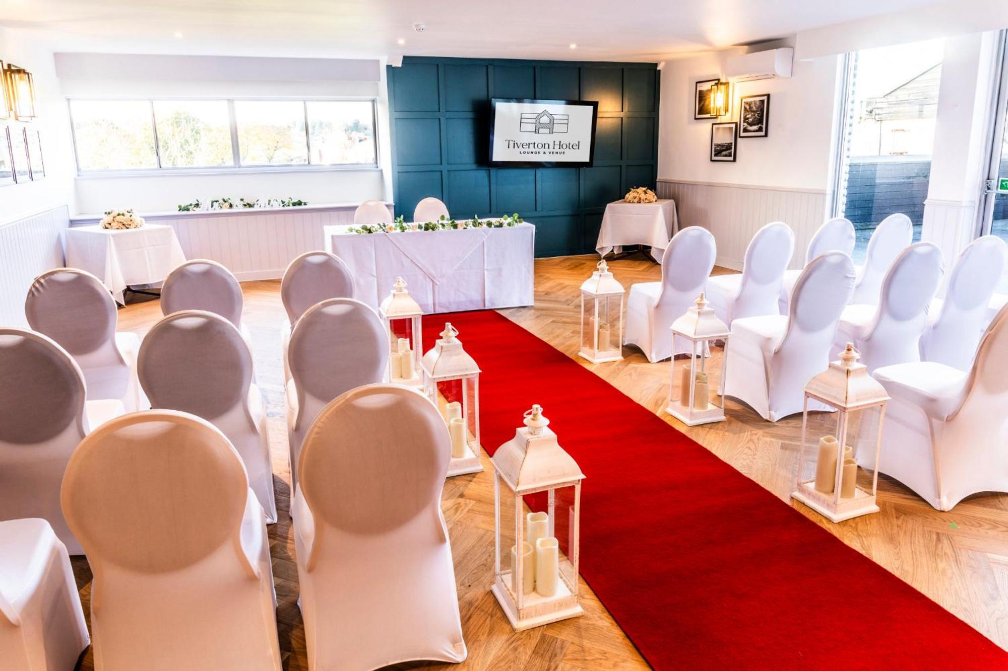 Отель Tiverton Lounge & Venue Formerly Western